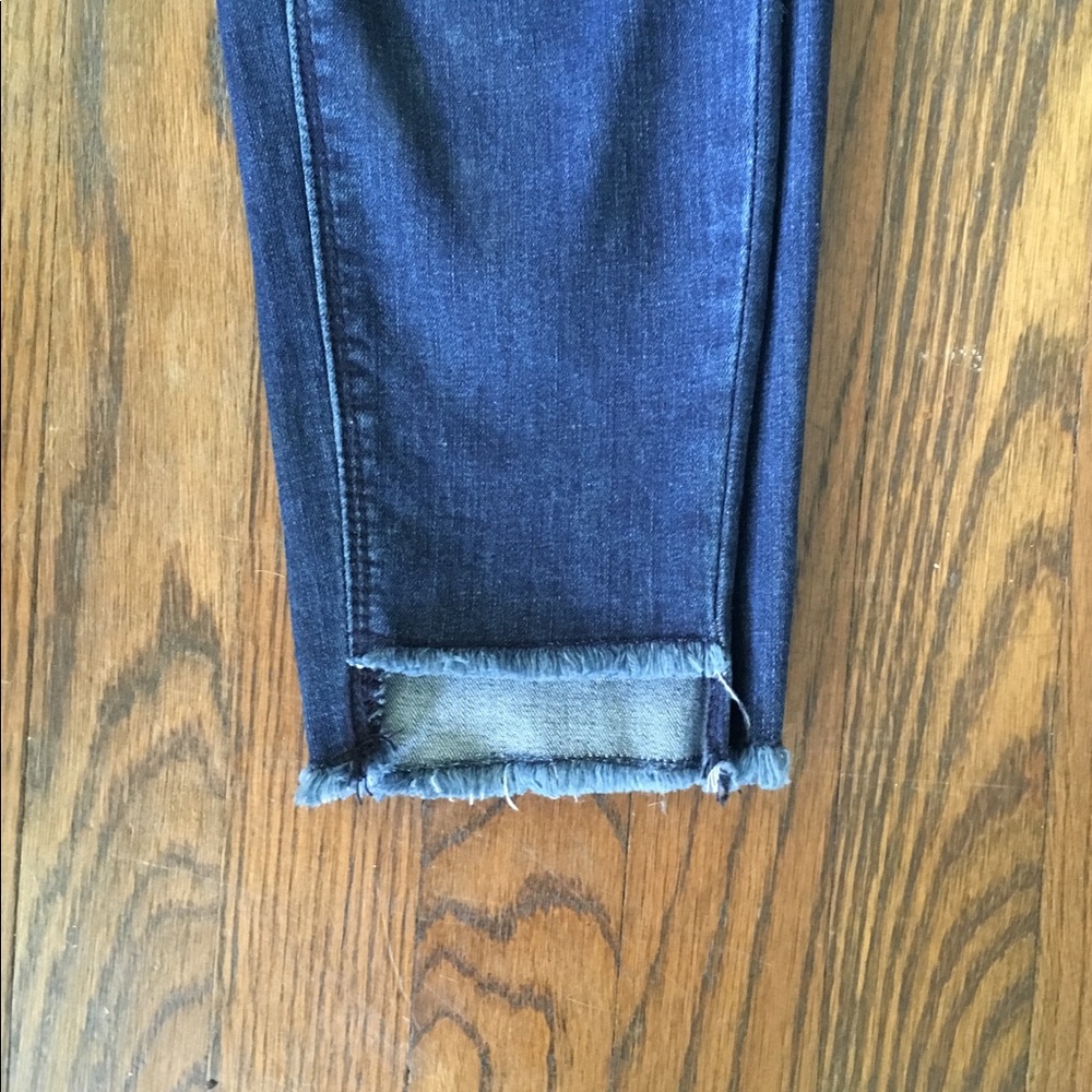 Kensie Dark Wash Size front crop raw hem